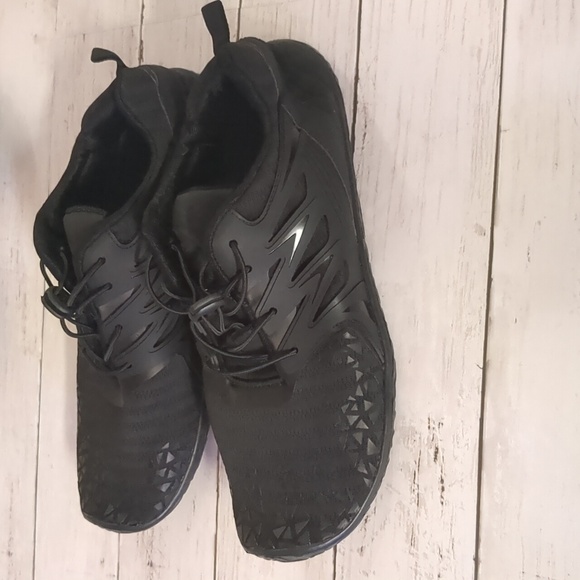 Unisex Water Shoes in Gray or Black - Picture 10 of 12